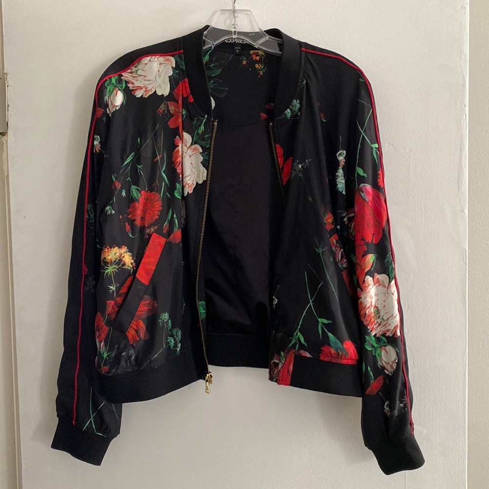 Black jacket with floral print. Medium weight with cropped waist feel.